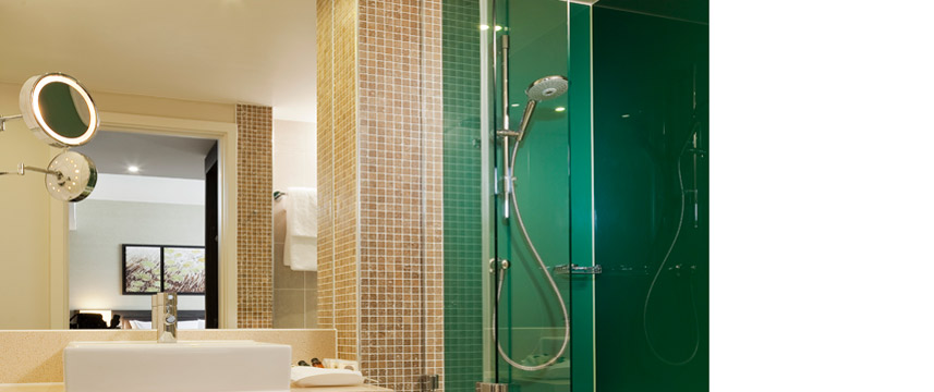 Holiday Inn Commercial Road - Ensuite bathroom Holiday Inn Commercial Road - Ensuite bathroom