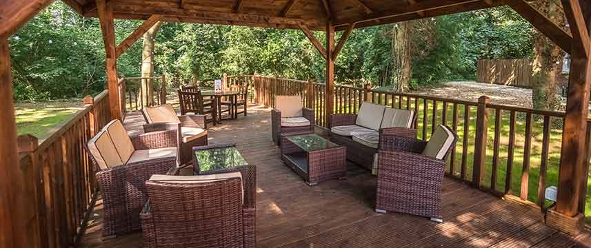 Holiday Inn Corby Kettering A43 - Bar Terrace Holiday Inn Corby Kettering A43 - Bar Terrace