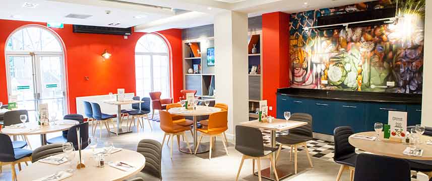 Holiday Inn Corby Kettering A43 - Lobby Dining Holiday Inn Corby Kettering A43 - Lobby Dining