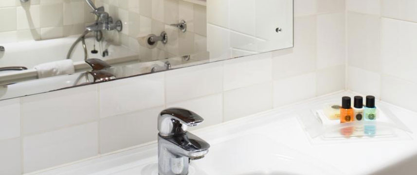 Holiday Inn Eastleigh - Bathroom Holiday Inn Eastleigh - Bathroom