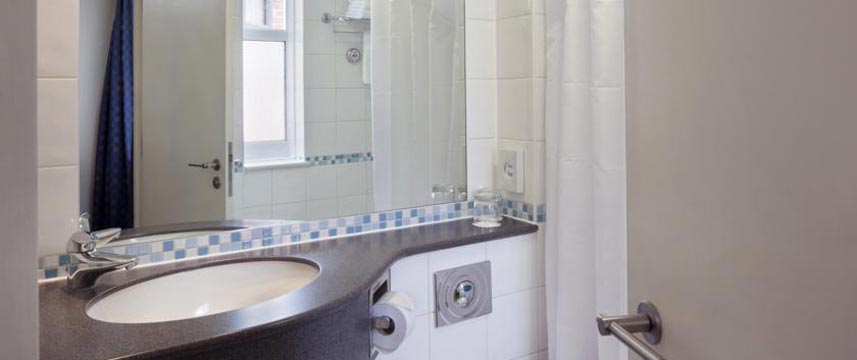 Holiday Inn Edinburgh - Bathroom
