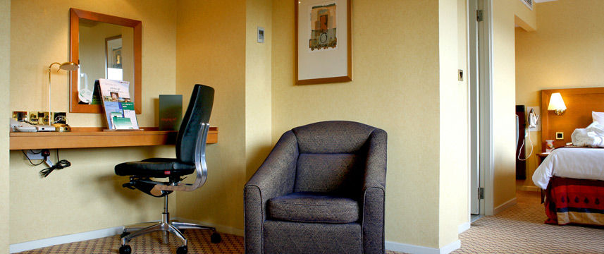 Holiday Inn Edinburgh City West - Junior Suite