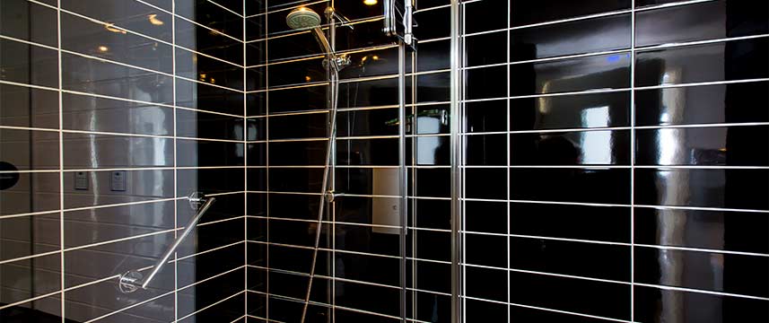 Holiday Inn Express Birmingham Snow Hill - Shower Room Holiday Inn Express Birmingham Snow Hill - Shower Room