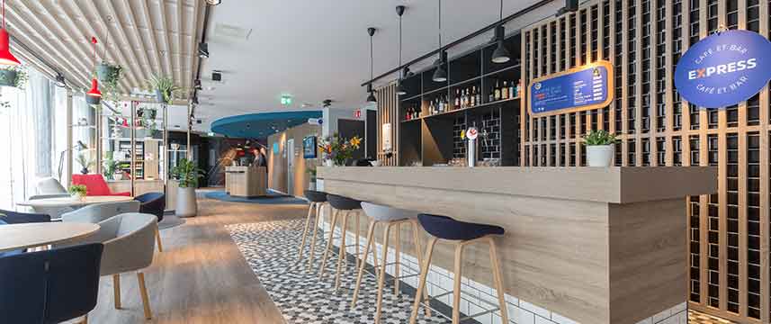 Holiday Inn Express Brussels Grand Place - Lobby Bar Holiday Inn Express Brussels Grand Place - Lobby Bar