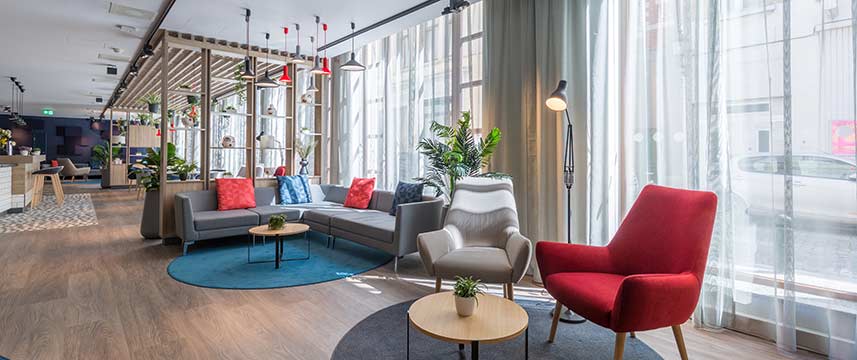 Holiday Inn Express Brussels Grand Place - Lobby Seating Holiday Inn Express Brussels Grand Place - Lobby Seating