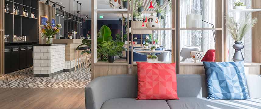 Holiday Inn Express Brussels Grand Place - Lounge Holiday Inn Express Brussels Grand Place - Lounge