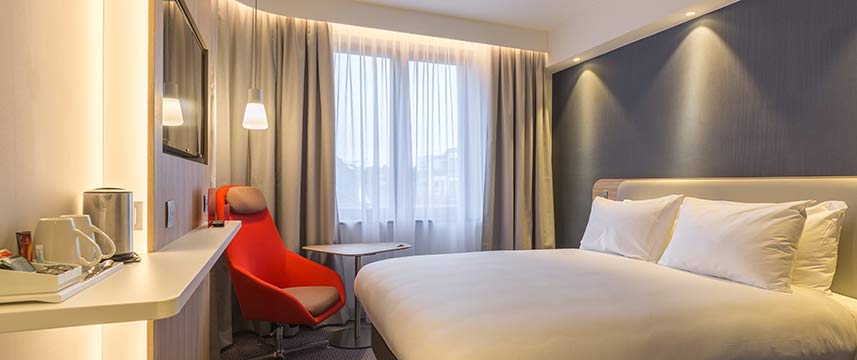 Holiday Inn Express Brussels Grand Place - Standard Room Holiday Inn Express Brussels Grand Place - Standard Room