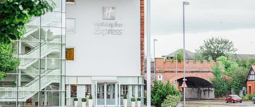 Holiday Inn Express Chester Racecourse - Entrance