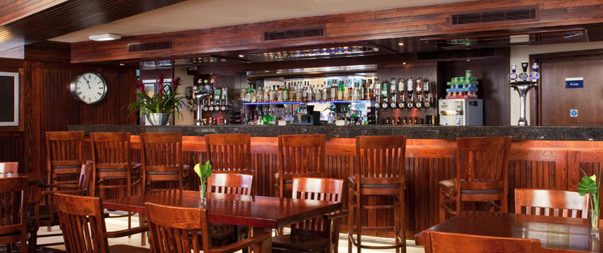 Holiday Inn Express Edinburgh - Bar Holiday Inn Express Edinburgh - Bar