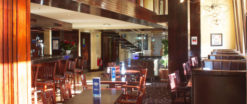 Holiday Inn Express Edinburgh - Bar Area