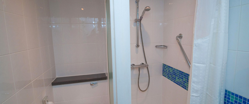 Holiday Inn Express Edinburgh - Bathroom