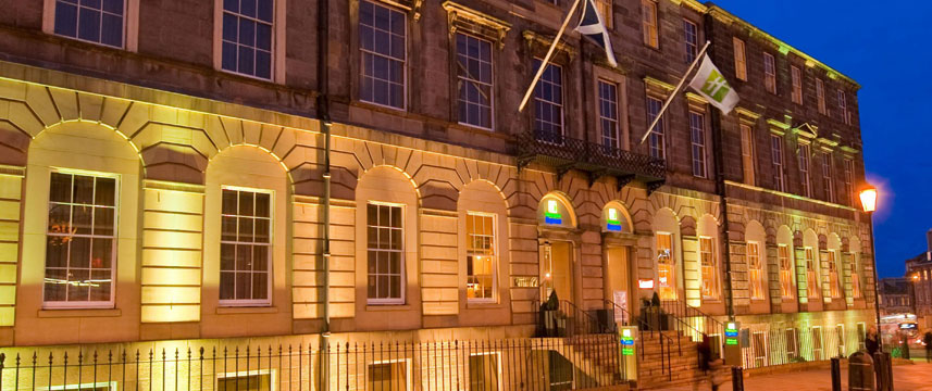 Holiday Inn Express Edinburgh - Exterior Evening Holiday Inn Express Edinburgh - Exterior Evening