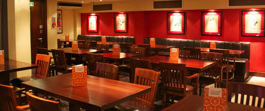 Holiday Inn Express Edinburgh - Guest Lounge Holiday Inn Express Edinburgh - Guest Lounge