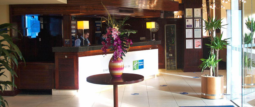 Holiday Inn Express Edinburgh - Reception Holiday Inn Express Edinburgh - Reception