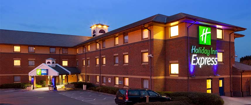 Holiday Inn Express Exeter East - Exterior Night