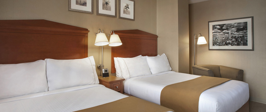 Holiday Inn Express Fifth Avenue - Double Double FrontView Holiday Inn Express Fifth Avenue - Double Double FrontView