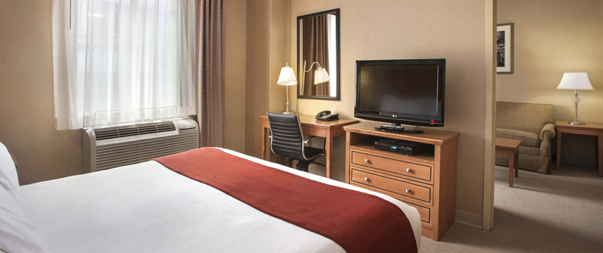 Holiday Inn Express Fifth Avenue - Suite Bedroom Holiday Inn Express Fifth Avenue - Suite Bedroom