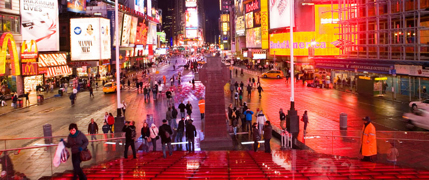 Holiday Inn Express Fifth Avenue - Times Square Night Holiday Inn Express Fifth Avenue - Times Square Night