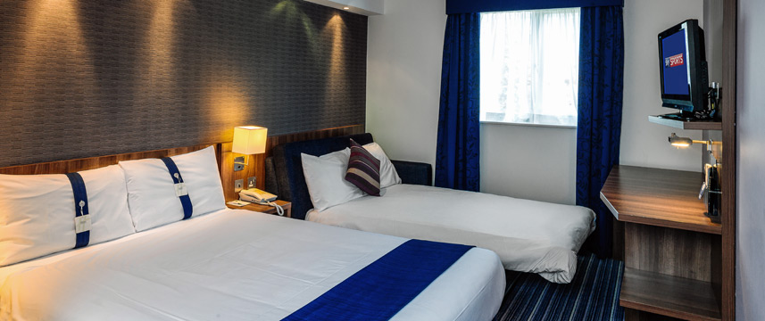 Holiday Inn Express Gatwick - Crawley - Family Room Holiday Inn Express Gatwick - Crawley - Family Room