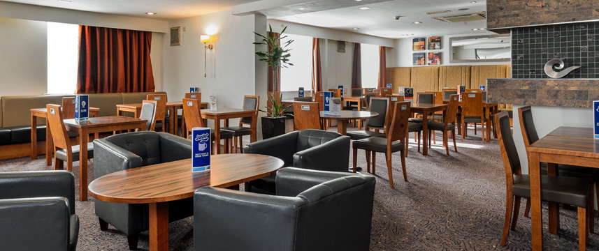 Holiday Inn Express Gatwick - Crawley - Lounge Holiday Inn Express Gatwick - Crawley - Lounge