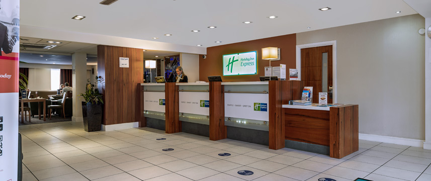 Holiday Inn Express Gatwick - Crawley - Reception