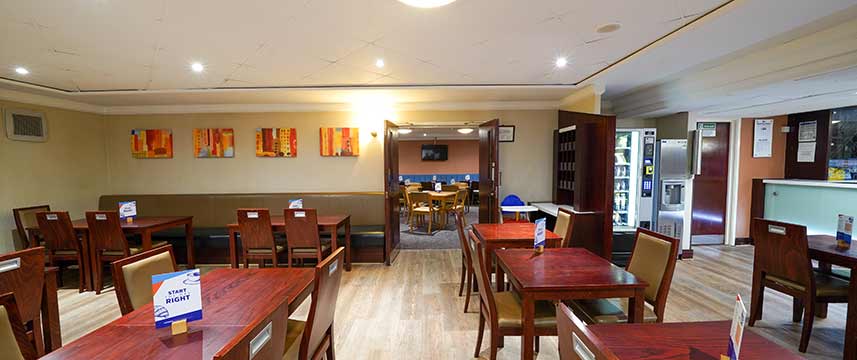 Holiday Inn Express Glenrothes - Lobby Dining Holiday Inn Express Glenrothes - Lobby Dining