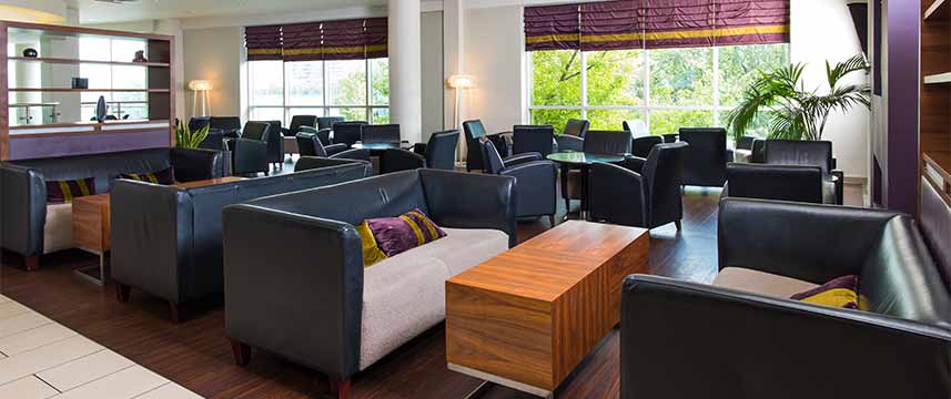 Holiday Inn Express Greenwich Lobby Lounge