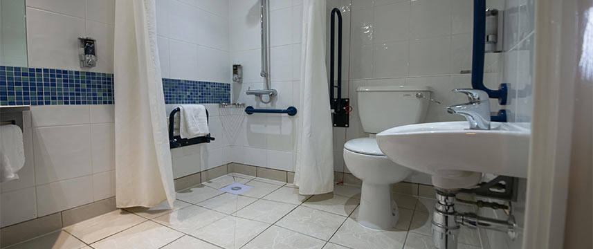 Holiday Inn Express Hull City Centre - Accessible Bathroom