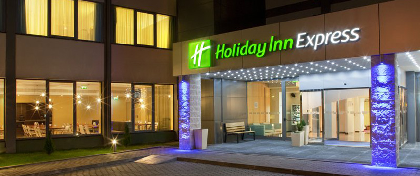 Holiday Inn Express Lisbon Exterior