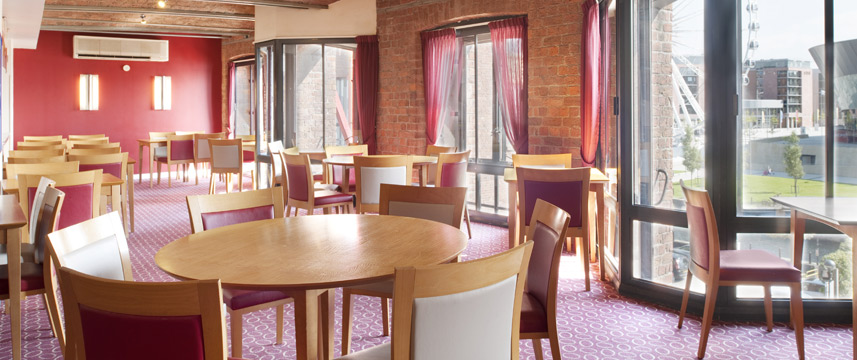 Holiday Inn Express Liverpool Albert Dock - Tables