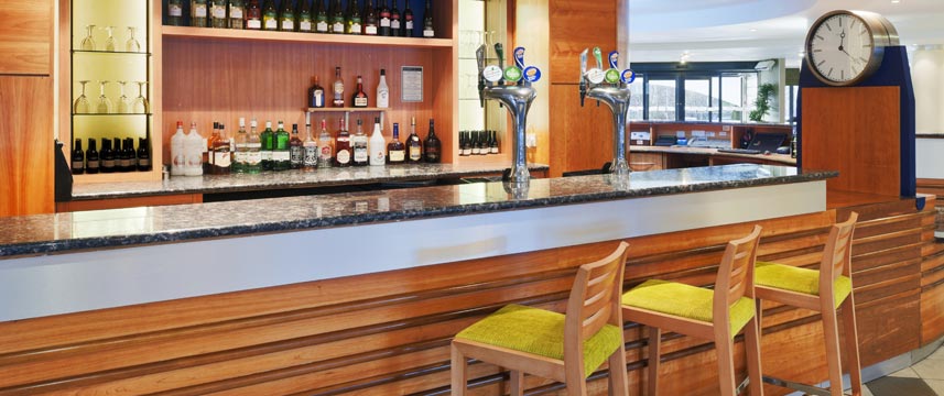 Holiday Inn Express Liverpool Knowsley Bar