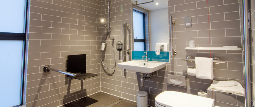 Holiday Inn Express London Ealing - Accessible Bathroom Holiday Inn Express London Ealing - Accessible Bathroom
