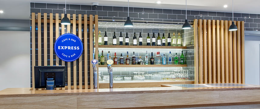 Holiday Inn Express London Ealing - Bar Holiday Inn Express London Ealing - Bar