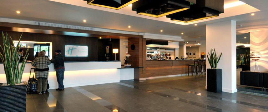 Holiday Inn Express London Heathrow T5 - Reception