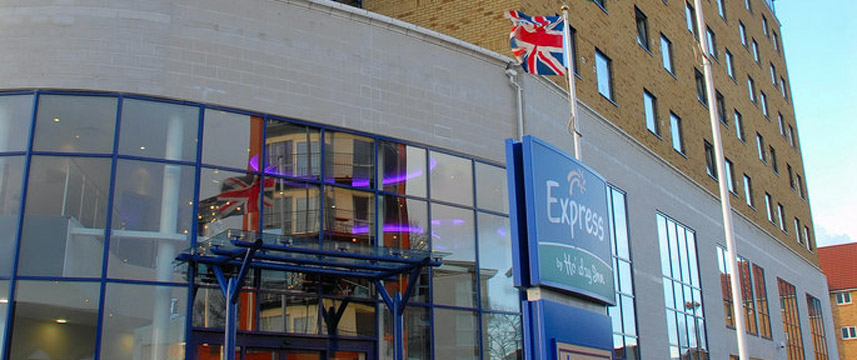 Holiday Inn Express London Newbury Park - Entrance
