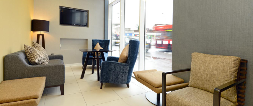 Holiday Inn Express London Wimbledon South - Lounge Holiday Inn Express London Wimbledon South - Lounge