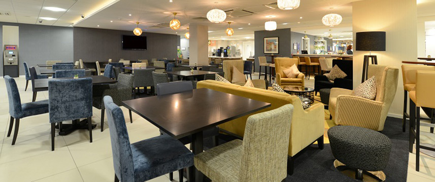Holiday Inn Express London Wimbledon South - Restaurant Holiday Inn Express London Wimbledon South - Restaurant
