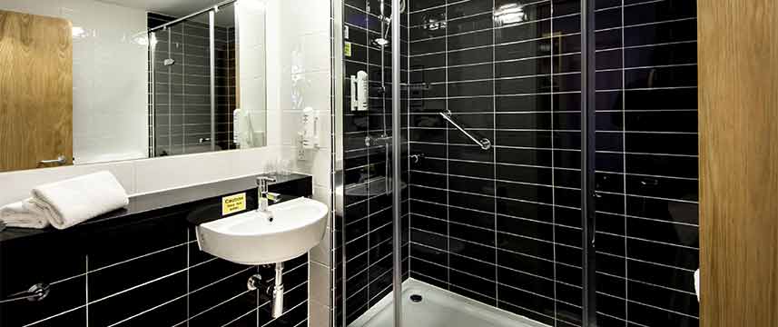 Holiday Inn Express Manchester Airport - Bathroom