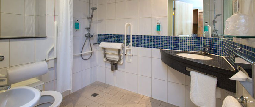 Holiday Inn Express Newcastle City Centre - Accessible Bathroom