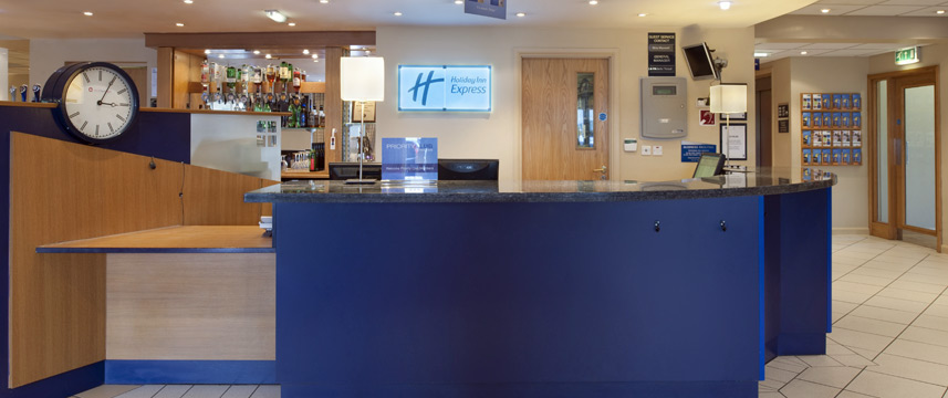 Holiday Inn Express Newcastle Metro Centre - Reception Holiday Inn Express Newcastle Metro Centre - Reception