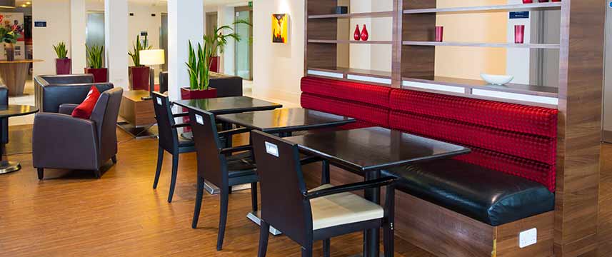 Holiday Inn Express Northampton South - Dining Area Holiday Inn Express Northampton South - Dining Area