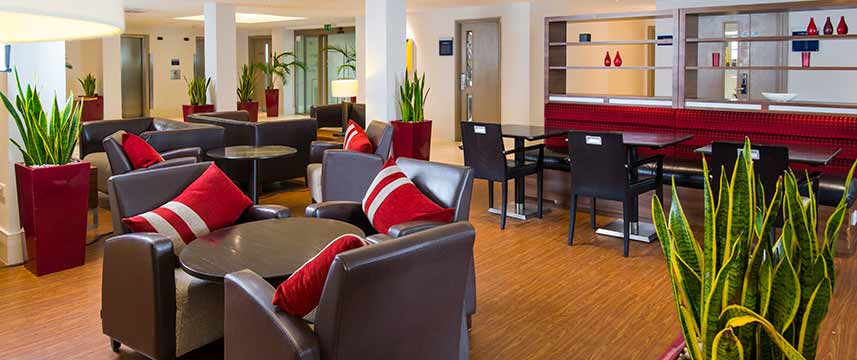 Holiday Inn Express Northampton South - Lounge Holiday Inn Express Northampton South - Lounge