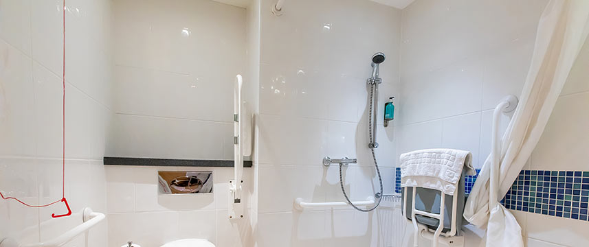 Holiday Inn Express Norwich - Accessible Bathroom Holiday Inn Express Norwich - Accessible Bathroom