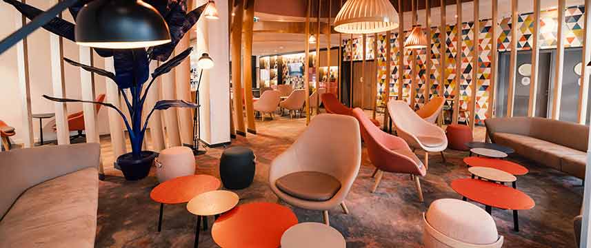 Holiday Inn Express Paris CDG Airport - Bar Lounge Holiday Inn Express Paris CDG Airport - Bar Lounge