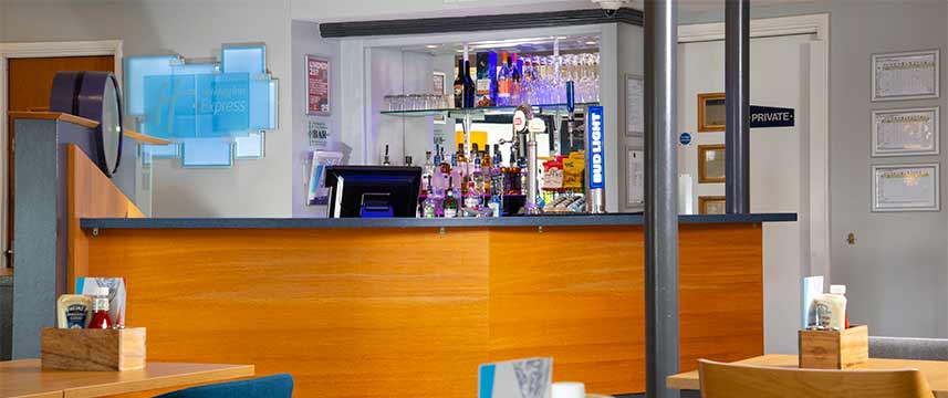 Holiday Inn Express Peterborough - Lobby Bar