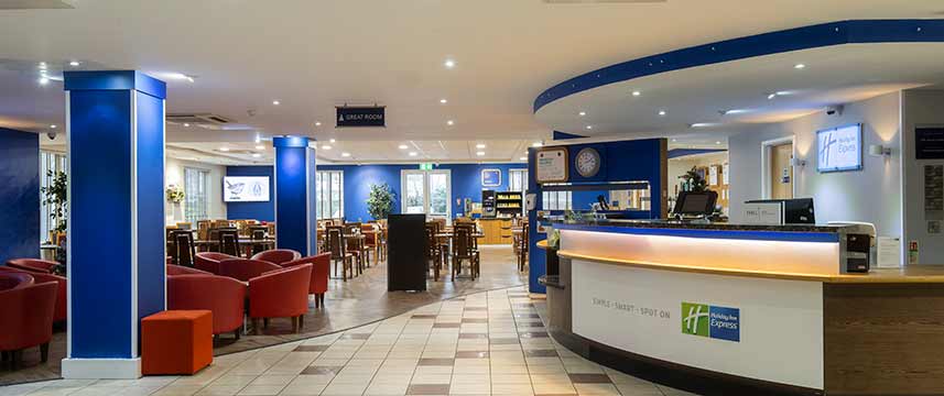 Holiday Inn Express Poole - Lobby Holiday Inn Express Poole - Lobby