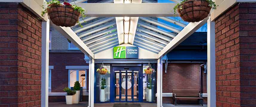 Holiday Inn Express Strathclyde Park Entrance