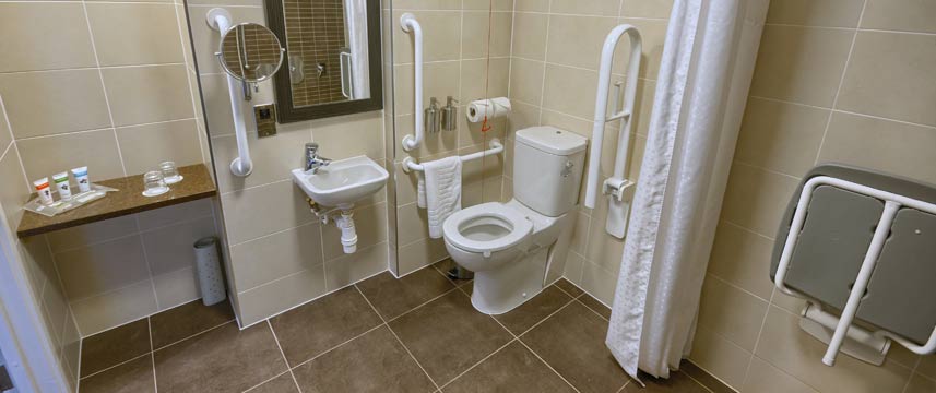 Holiday Inn Gatwick Worth - Accessible Bathroom