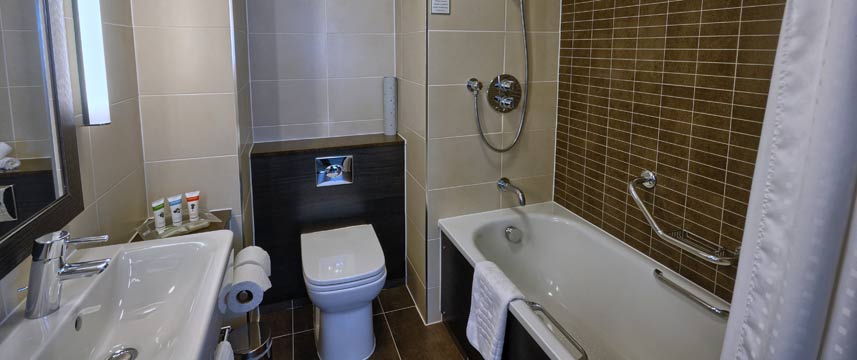 Holiday Inn Gatwick Worth - Bathroom