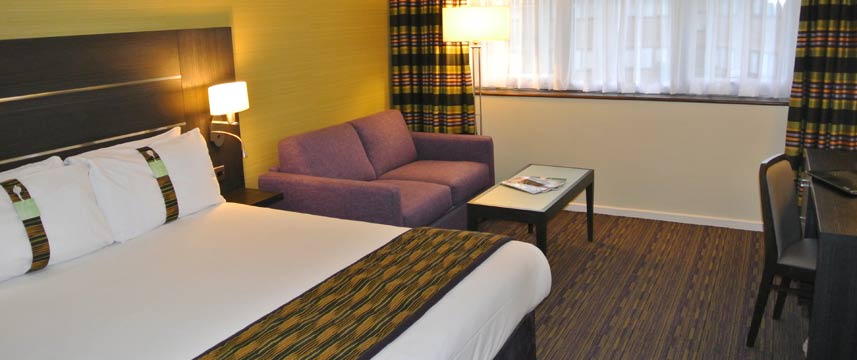 Holiday Inn Gatwick Worth - Family Room With Sofa Bed